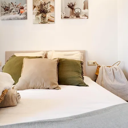 Claudia By Hello Homes Vila