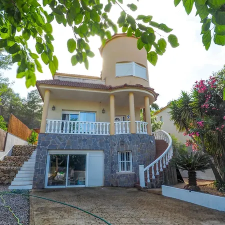 Claudia By Hello Homes Vila