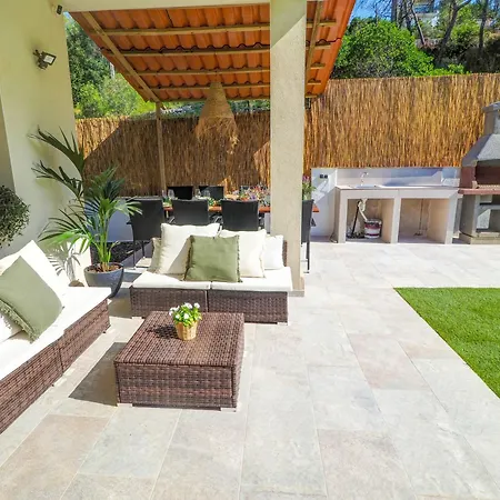 Claudia By Hello Homes Vila